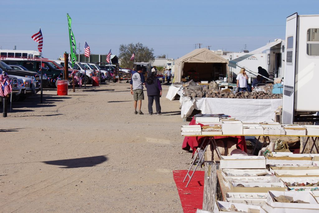 Arizona Bedrock Gold — 2014 View N Quartzsite Main Event   Panoramio 1024X683