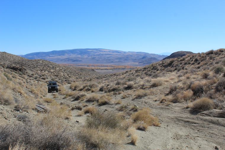 Coming down off the claims toward the valley — vehicle-accessible throughout