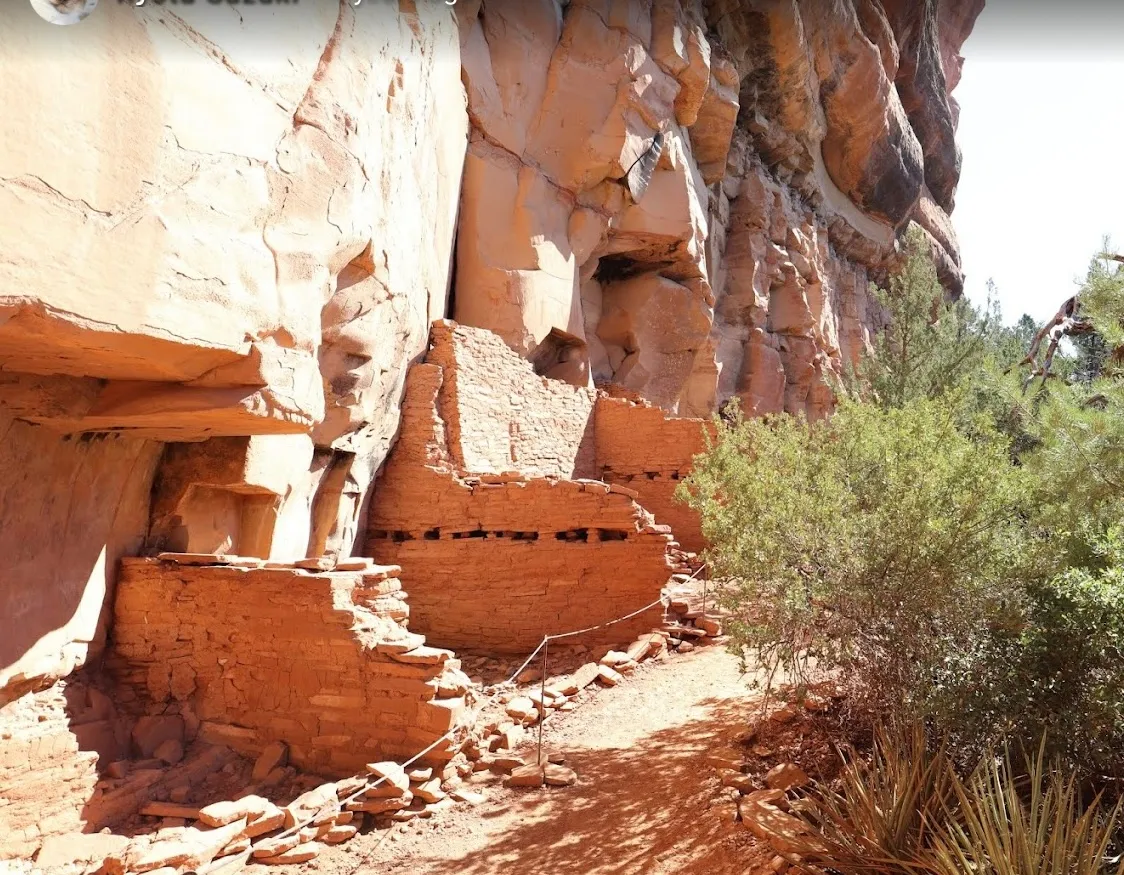 Sedona Legend & Sunrise — Honanki cliff dwelling nearby