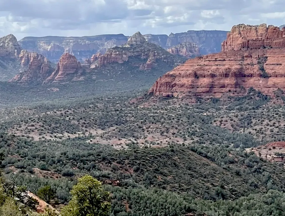 Sedona Legend & Sunrise — red rock vista